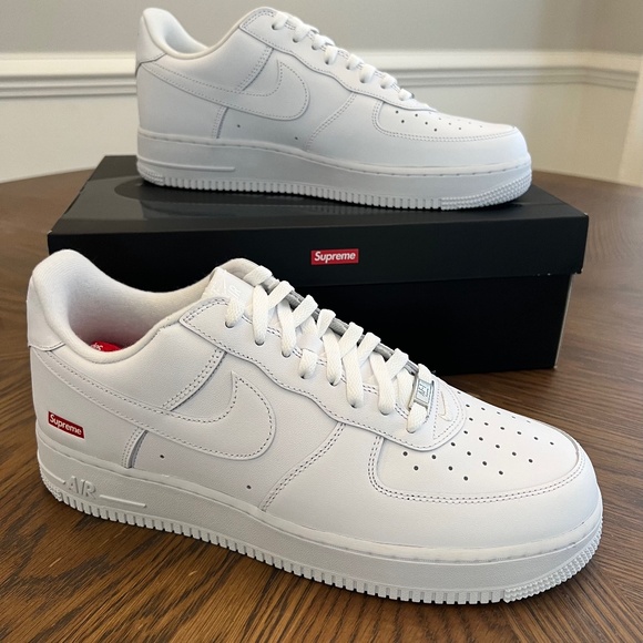 SUPREME Nike Air Force  1 Low SP Lifestyle Shoe - Picture 1 of 10